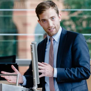 Das Auto des CDU-Abgeordneten Lukas Kilian wurde bei der Attacke beschädigt.