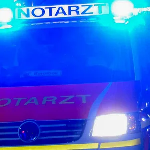 Gegen absperrung gefahren – schwer verletzter Moped Fahrer