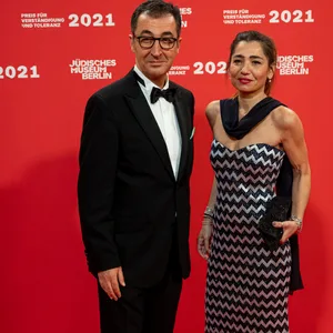 Cem Özdemir im Smoking und seine Frau Pia Maria im Abendkleid