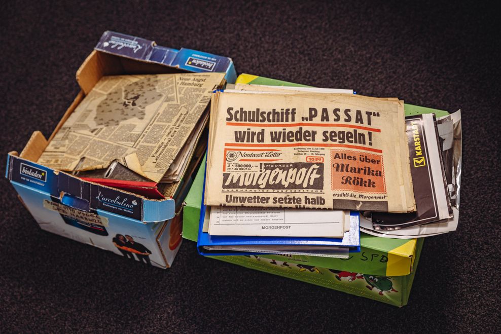 Eine MOPO von 1958 lag obendrauf – so wurde der „Flohmarkt-Fuchs“ auf die Kisten mit dem Nachlass des Senatssprechers Vogel aufmerksam.