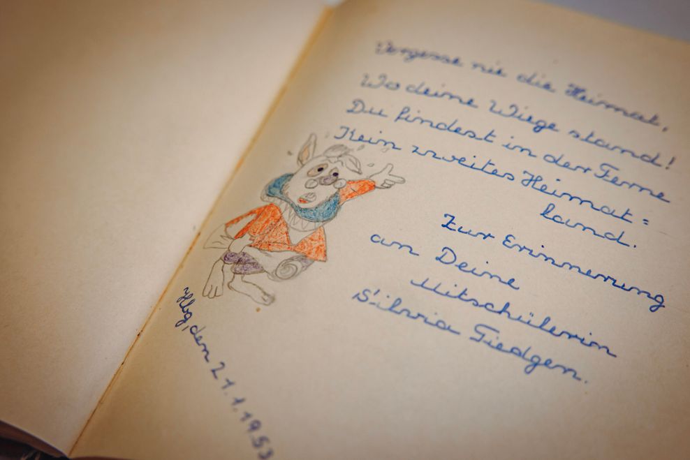 Seite in einem Poesiealbum mit einer Zeichnung