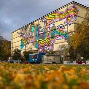 Der bunt bemalte Bunker an der Schomburgstraße (Altona)