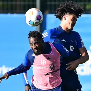 Stephan Ambrosius und Guilherme Ramos beim HSV-Training