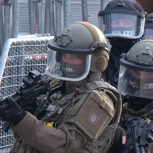 Handel mit umgebauten Waffen – mehrere Durchsuchungen in Hamburg
