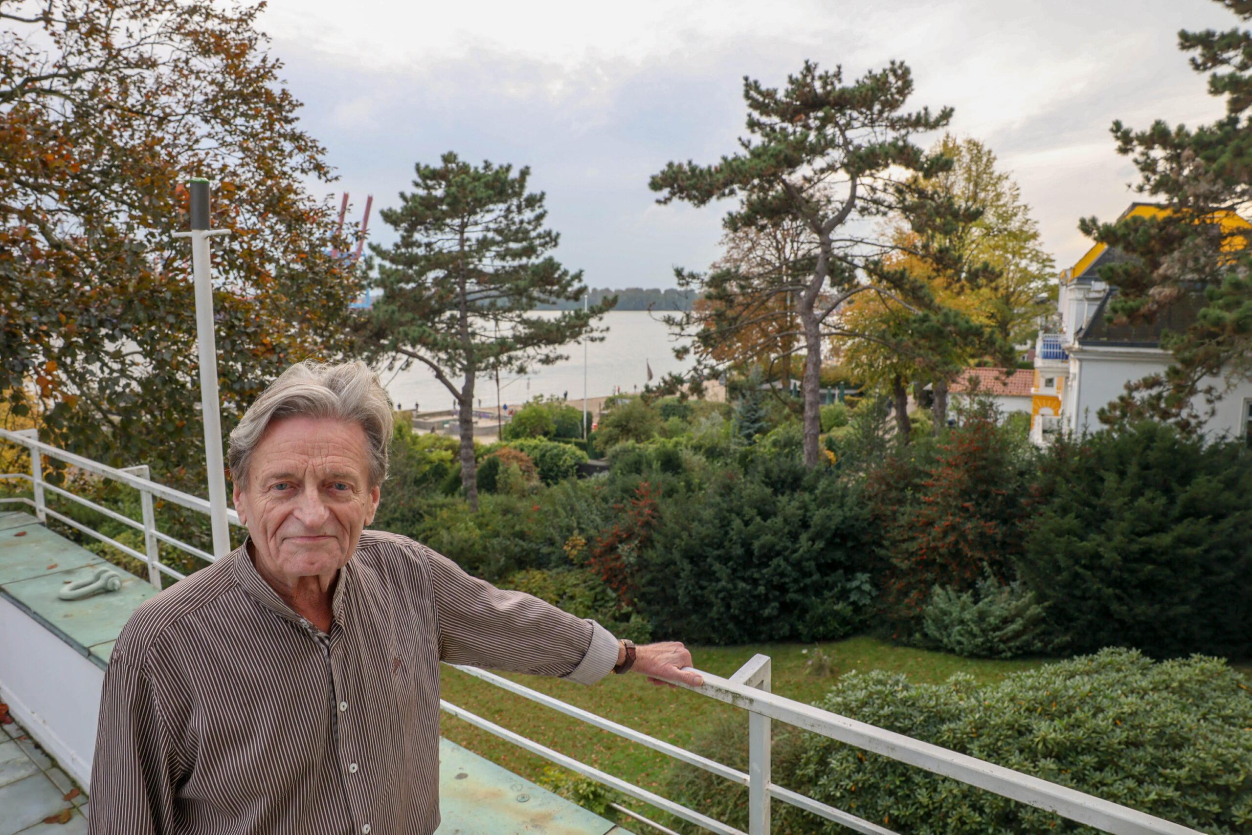 Jürgen Grauschopf ist Gründer der Initiative „Övelgönne“ und will eine Bebauung des Grundstücks verhindern.
