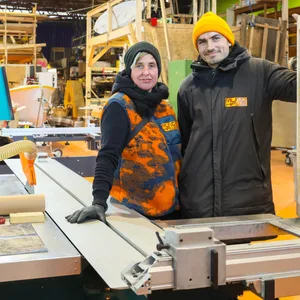 Die „Mundhallen“-Mitglieder und Künstler Alexandra Grieß und Jorel Heid im altem Standort im Cruise Center Terminal in der HafenCity.