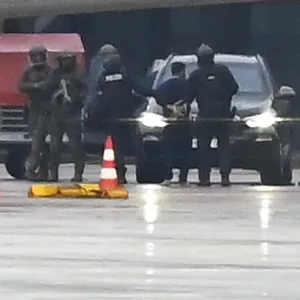 Der 35-Jährige konnte widerstandslos von den Einsatzkräften festgenommen werden.