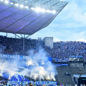 Der Gästeblock des HSV im Berliner Olympiastadion