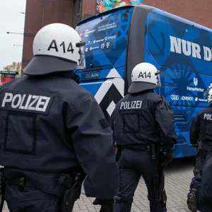 Die Polizei wird mit hohem Aufgebot beim Derby vertreten sein.