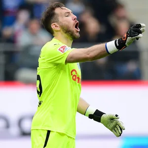 Beim 0:0 im Volkspark im März hielt Robin Himmelmann den Kieler Kasten sauber.
