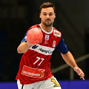 Bis Dani Baijens wieder so mit dem Handball umgehen kann, dauert es noch eine Weile.