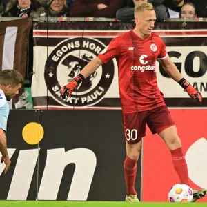 St. Pauli-Keeper Sascha Burchert lässt Simon Terodde aussteigen