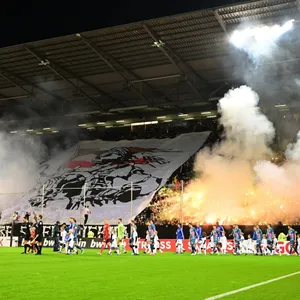Die Choreo der St. Pauli-Fans beim Spiel gegen Schalke im Pokal