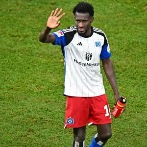 Bakery Jatta im Trikot des HSV