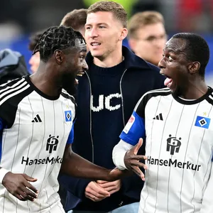 Nach dem Sieg gegen Magdeburg hatten die HSV-Profis Stephan Ambrosius, Ignace Van der Brempt und Jean-Luc Dompé (v.l.) gute Laune.