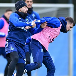 HSV-Profis Pherai und Poreba im Duell im Training