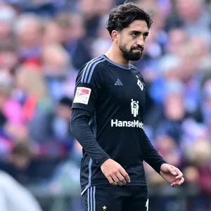 Immanuel Pherai im Trikot der Hamburger