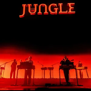 Die Jungle-Masterminds Tom McFarland und Josh Lloyd-Watson in der Sporthalle in Hamburg.