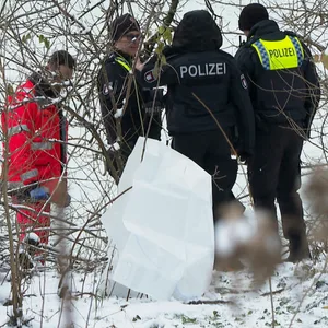 Einsatzkräfte am Fundort der Leiche auf Entenwerder.