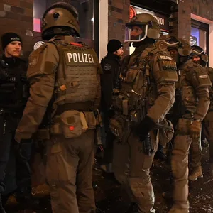 SEK-Beamte stürmten am Montagabend eine Hamburger Kneipe