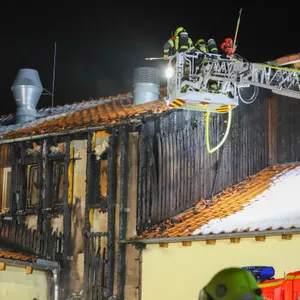 In Kummerfeld brach in der Nacht zum Freitag ein Brand an einer Grundschule aus.