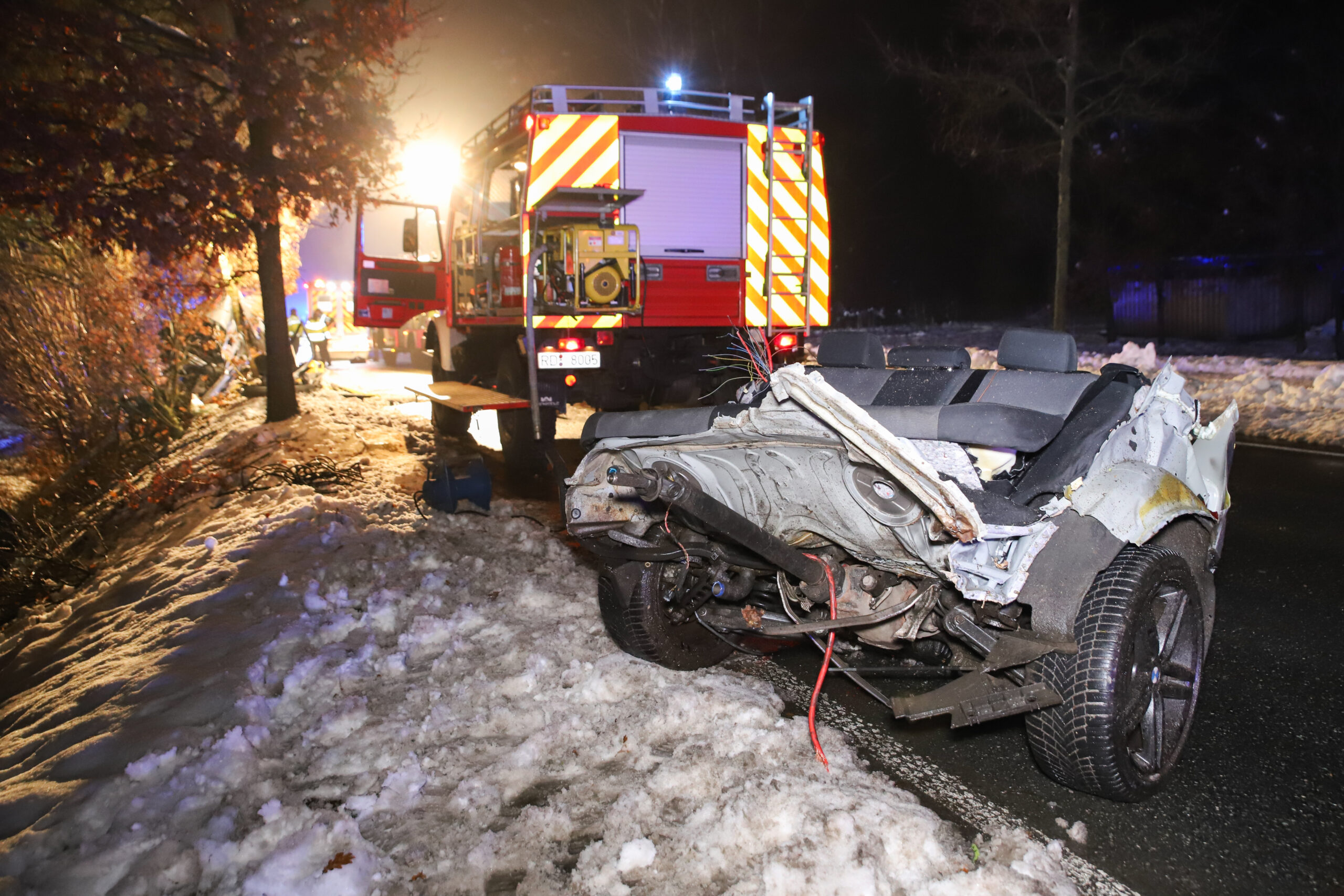 BMW bei Unfall in mehrere Teile gerissen – Fahranfängerin lebensgefährlich verletzt