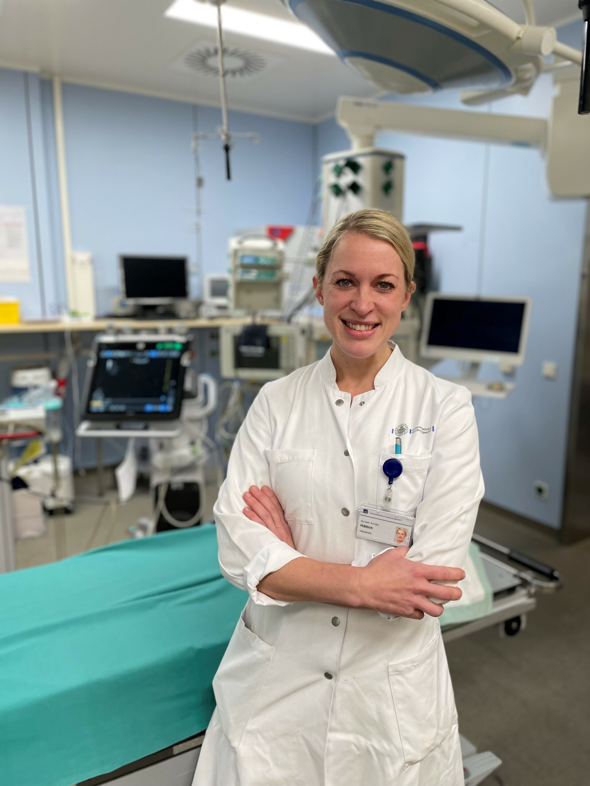Dr. Annika Hättich ist Oberärztin für Unfallchirurgie und Orthopädie im UKE.