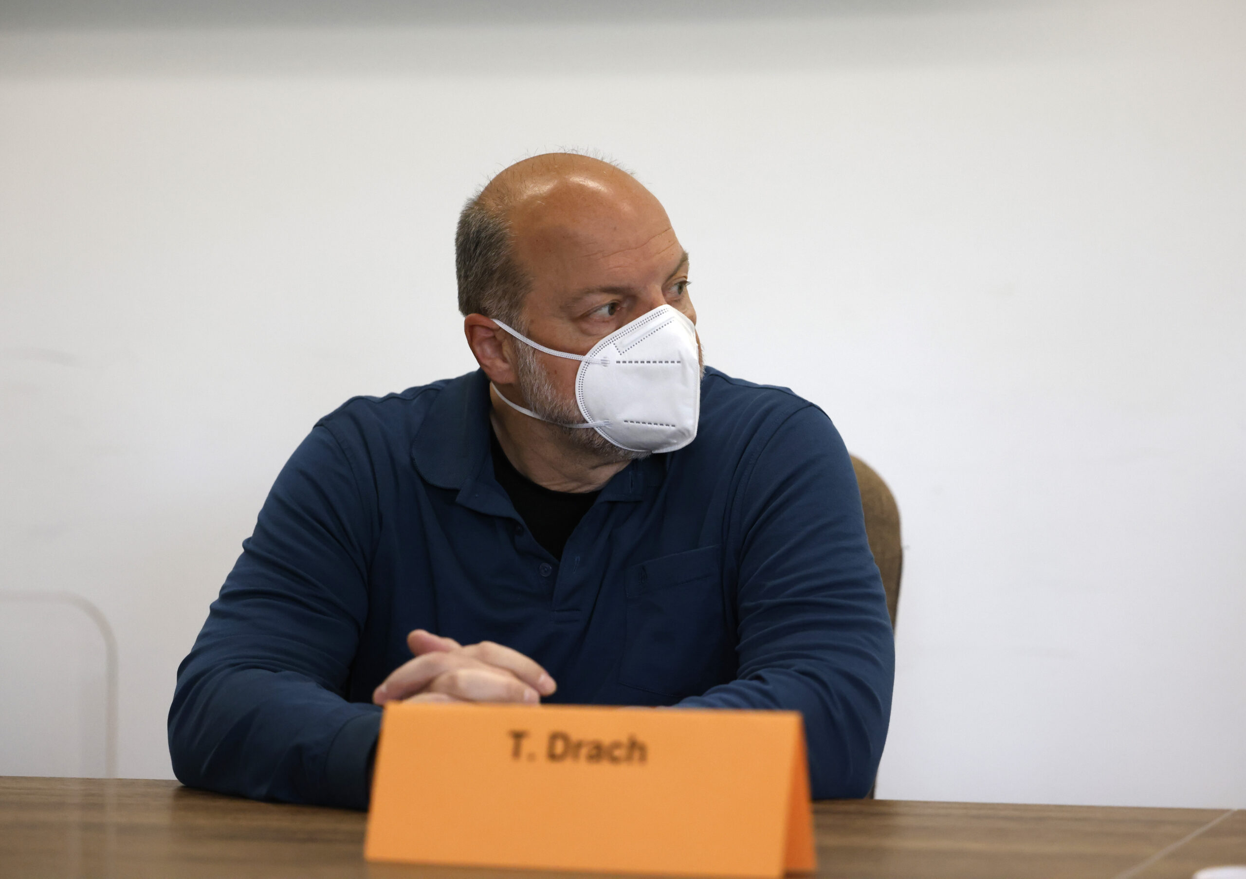 Der Angeklagte Thomas Drach sitzt auf der Anklagebank im Kölner Landgericht.