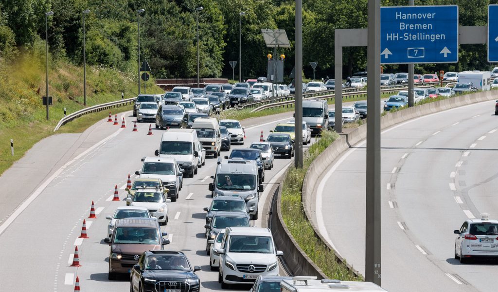 Fliegerbombe-im-Norden-gefunden-Autobahn-Sperrung-m-glich
