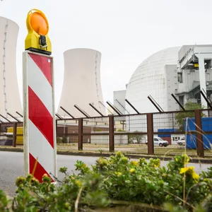 Das stillgelegte Atomkraftwerk Grohnde soll nun zurückgebaut werden.