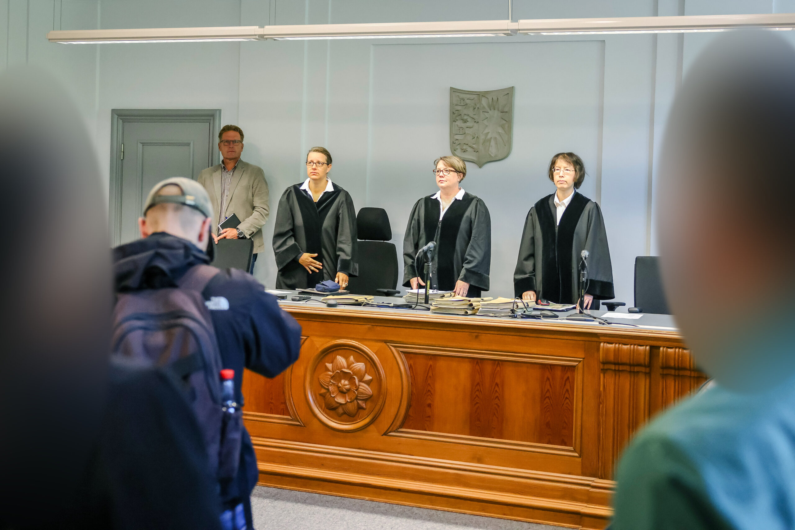 Die Vorsitzende Richterin Maja Bromman (M.) mir ihren Beisitzerinnen im Gerichtssaal