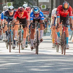 Zieleinfahrt bei den Hamburger Cyclassics in der Mönckebergstraße