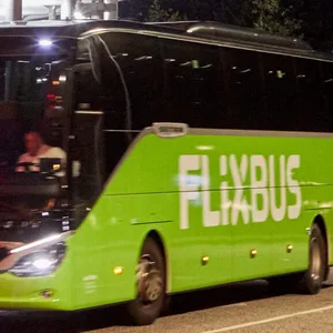 Ein Flixbus am Hamburger ZOB (Archivbild).
