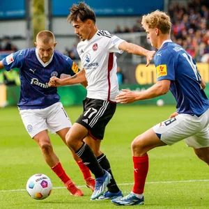 Kiels Tom Rothe im Zweikampf