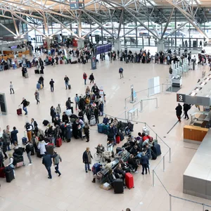 Blick ins Terminal 1 des Flughafens Hamburg (Archivbild).
