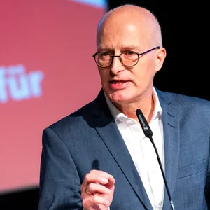 Bürgermeister Peter Tschentscher (SPD) hat über Steuererhöhungen gesprochen. (Archivbild)