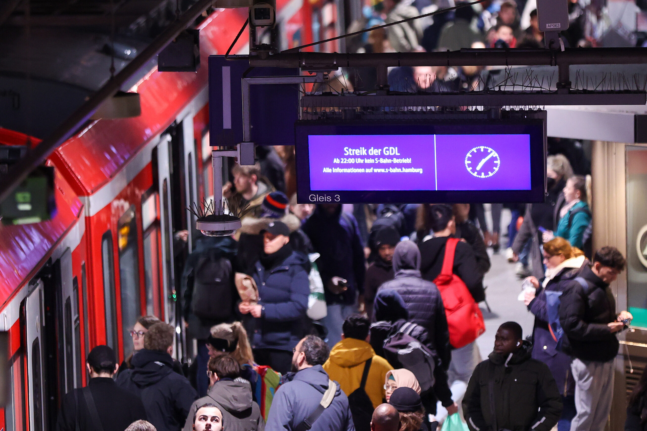 Schon im November waren die meisten S-Bahnen ausgefallen, als die GDL zum Warnstreik der Lokführer aufgerufen hatte.