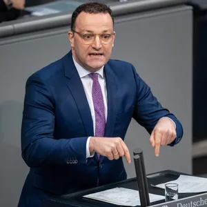 Jens Spahn (CDU), Bundestagsabgeordneter, spricht im Bundestag.