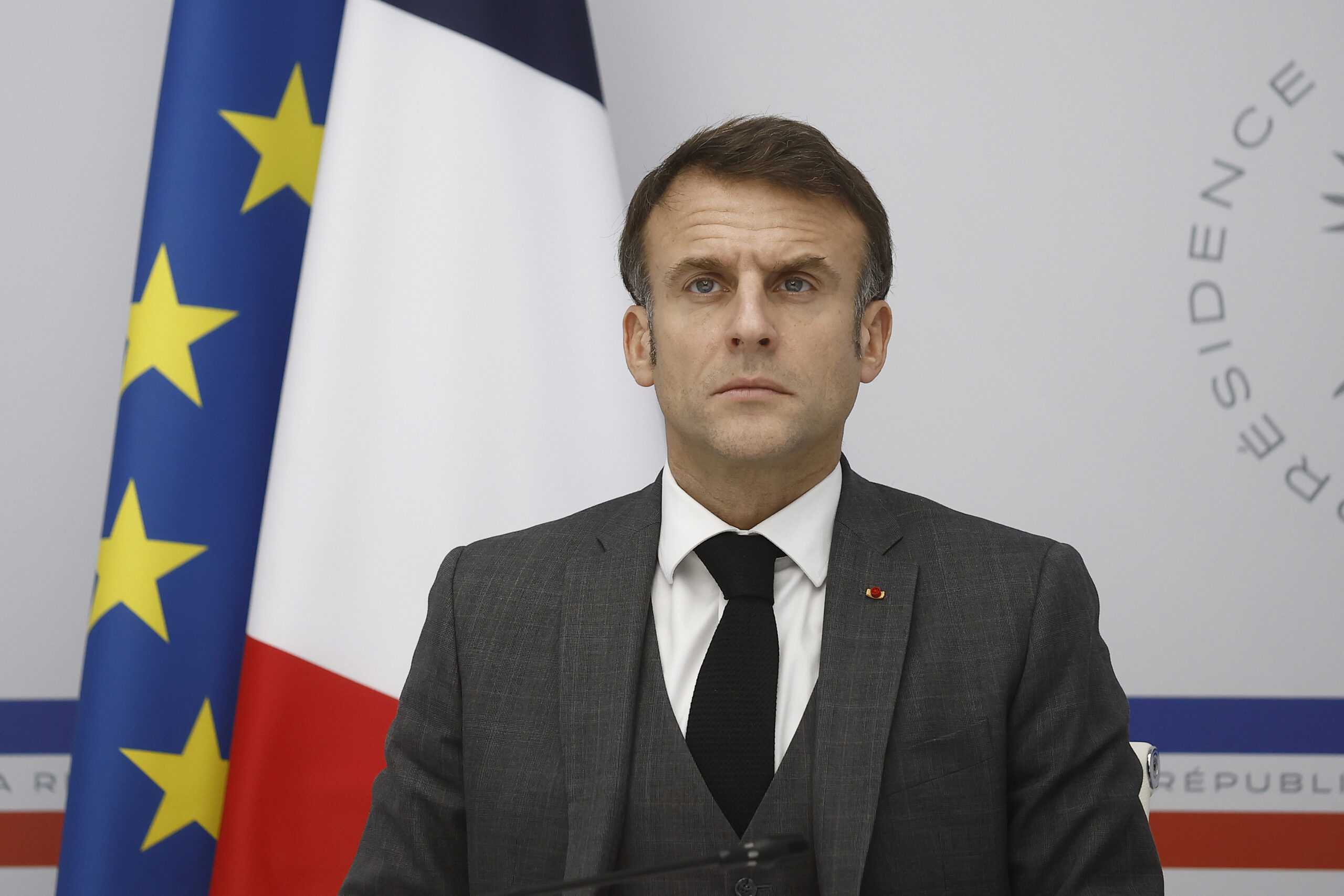 Emmanuel Macron, Präsident von Frankreich, nimmt an einer Videokonferenz mit den Staats- und Regierungschefs des G7-Gipfels im Elysee-Palast teil.