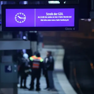 Seit Donnerstagabend haben die Mitglieder der Lokführergewerkschaft die Arbeit niedergelegt.