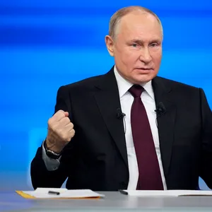 Wladimir Putin im Fernsehstudio