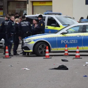 Die Polizei am Tatort: Ein 49-Jähriger wurde in Mannheim von Polizisten erschossen, die Hintergründe sind bisher noch unklar.