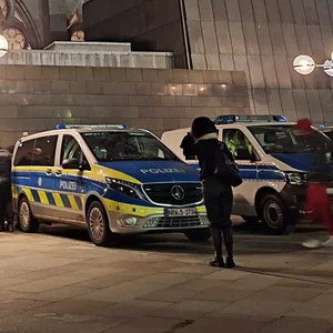 Polizeieinheiten wurden am Kölner Dom zusammengezogen.