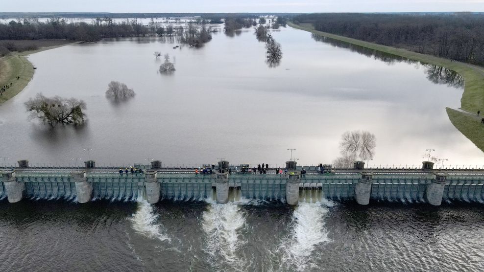 Das Pretziener Wehr wird gezogen