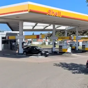 Die Shell-Tankstelle in Bad Doberan hat der Mann neben drei anderen Tankstellen innerhalb von fünf Stunden überfallen.