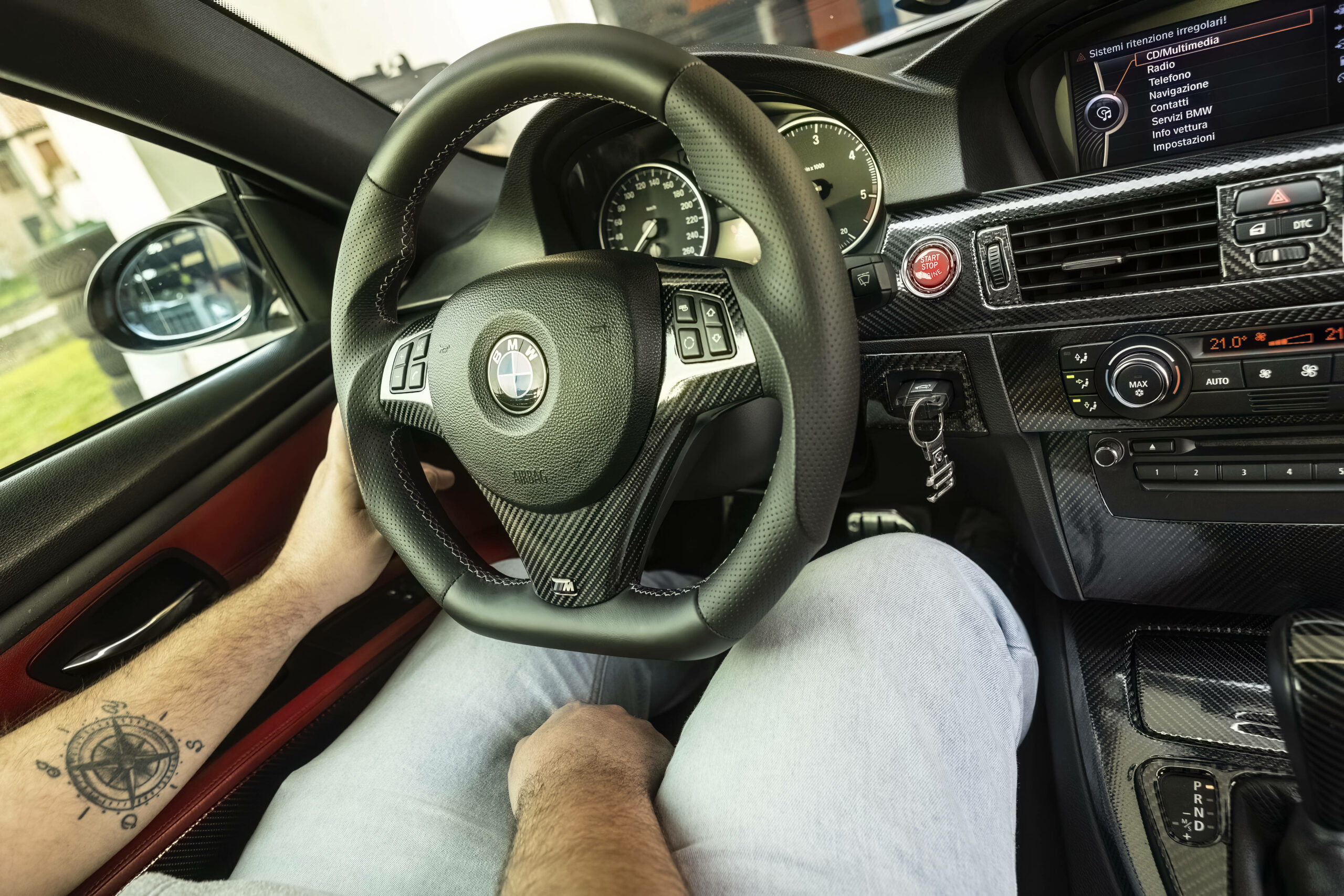 Das Cockpit eines BMW (Symbolbild).