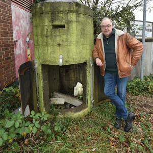 An der Ecke Dampfschiffsweg/Zitadellenstraße in Harburg ist MOPO-Chefreporter Olaf Wunder auf eine der letzten sogenannten Splitterschutzzellen aus dem Zweiten Weltkrieg gestoßen.