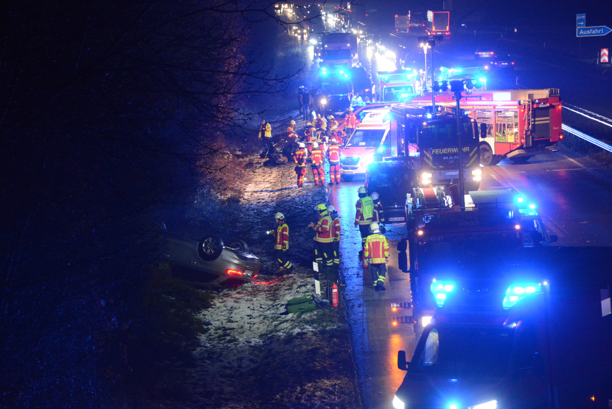 Ein schwerer Unfall mit vier Verletzten sorgte am Freitag für einen Großeinsatz auf der A24.