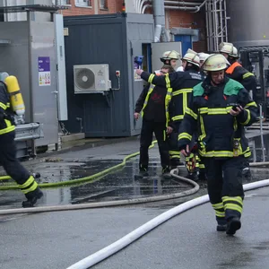 Starker Qualm – Großeinsatz in Industriegebiet Rothenburgsort