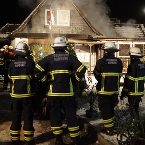 Am frühen Freitagmorgen brannte es in einem Einfamilienhaus in Billstedt.
